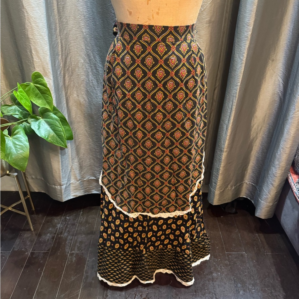Prairie Vintage  Black and Gold Patterned Skirt
